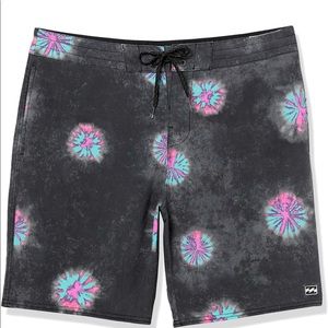 Billabong Men's Standard Classic Lo Tide Boardshort black with pink